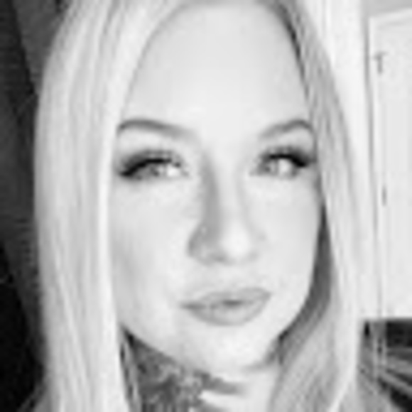 Meet your Posher, Julianne - Picture 1 of 1